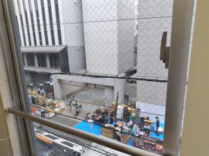 設営中