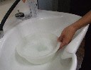 洗浄液を泡立てる